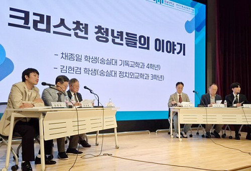 김한겸 학생이 1일 숭실대 한국기독교문화연구원 콜로키움에서 자신의 경험을 나누고 있다.ⓒ데일리굿뉴스

